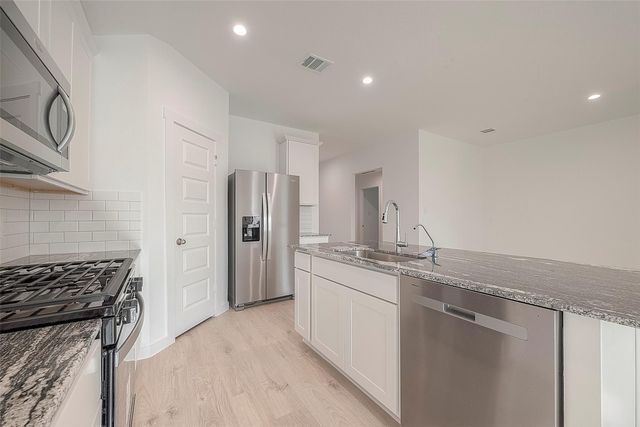 4906 Edgewood Drive, Fresno, TX 77545