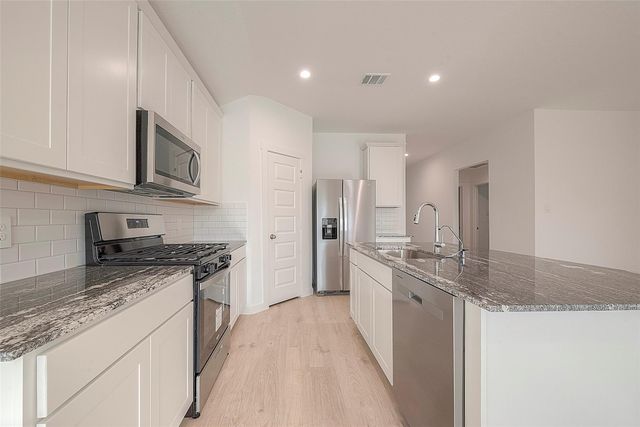 4906 Edgewood Drive, Fresno, TX 77545