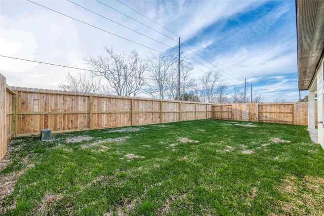 4906 Edgewood Drive, Fresno, TX 77545