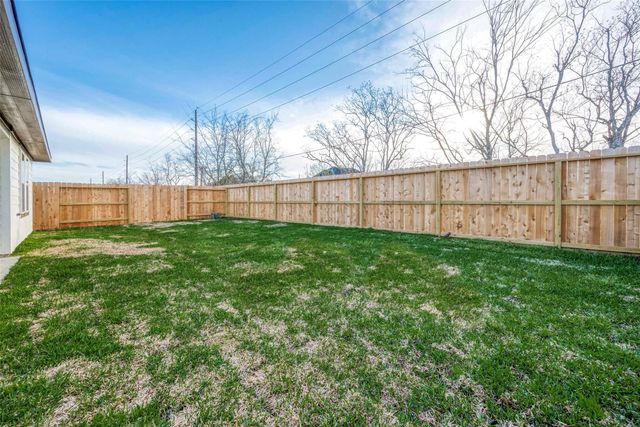 4906 Edgewood Drive, Fresno, TX 77545