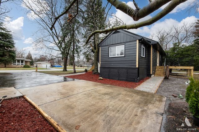 8459 S 85th Court, Hickory Hills, IL 60457