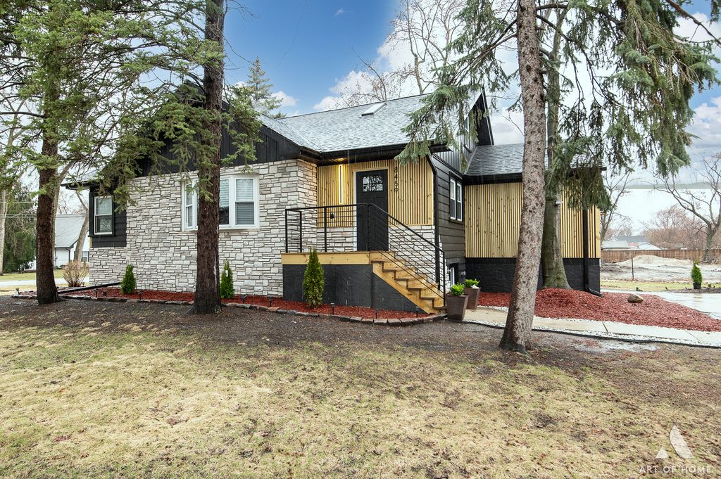 8459 S 85th Court, Hickory Hills, IL 60457