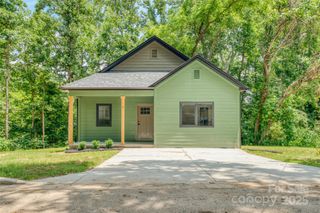 7 S Coulter Avenue, Newton, NC 28658
