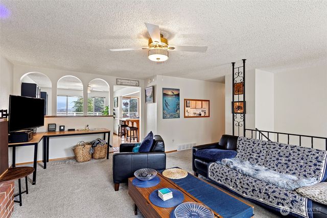 8421 Cascadia Avenue, Everett, WA 98208