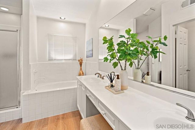 8619 Via Mallorca C, La Jolla, CA 92037