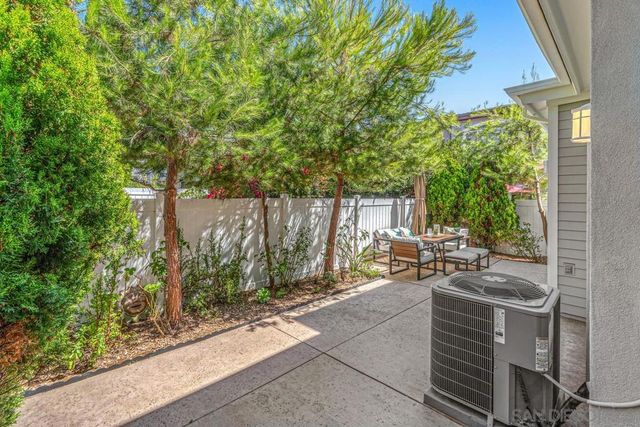 8619 Via Mallorca C, La Jolla, CA 92037