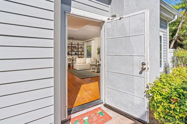 8619 Via Mallorca C, La Jolla, CA 92037