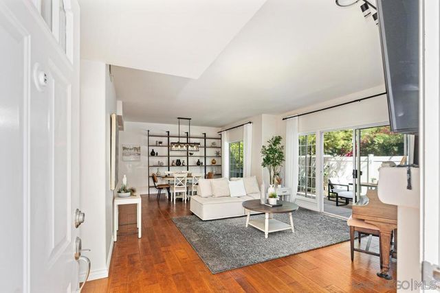 8619 Via Mallorca C, La Jolla, CA 92037