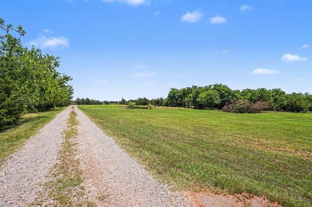 9925 S Anderson Road, Guthrie, OK 73044