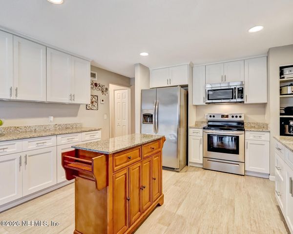 10655 LA MANCHA Avenue, Jacksonville, FL 32257