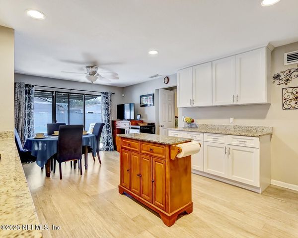 10655 LA MANCHA Avenue, Jacksonville, FL 32257