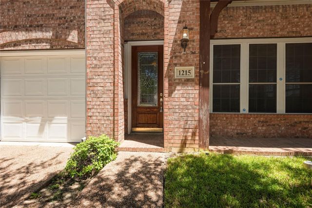1215 Nocona Drive, Irving, TX 75063