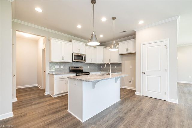 203 Creekside Terrace, Clemmons, NC 27012