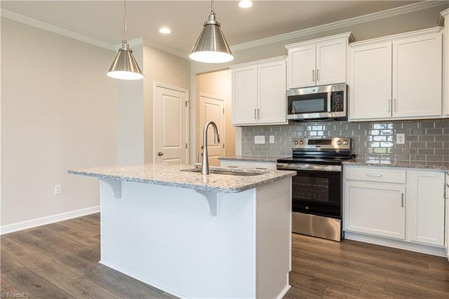203 Creekside Terrace, Clemmons, NC 27012