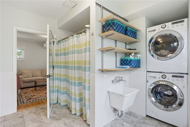 407 Smithfield Avenue, Pawtucket, RI 02860