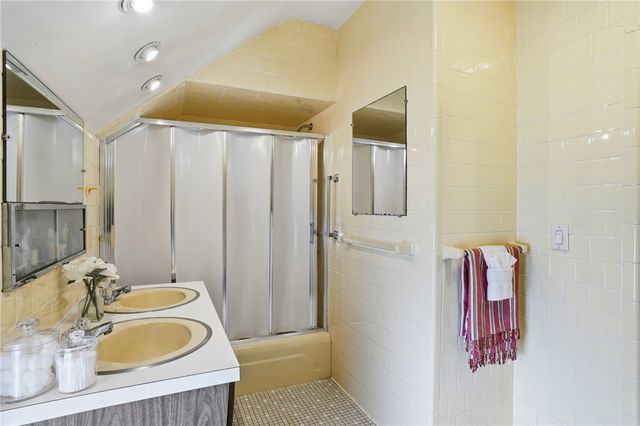 407 Smithfield Avenue, Pawtucket, RI 02860