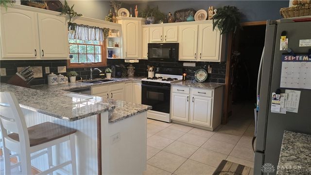 8207 Waynesboro Way, Waynesville, OH 45068