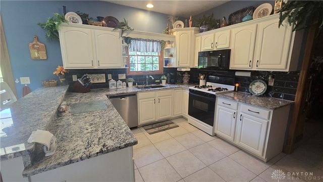 8207 Waynesboro Way, Waynesville, OH 45068