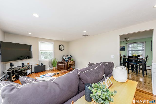 9 2nd Avenue, Old Saybrook, CT 06475