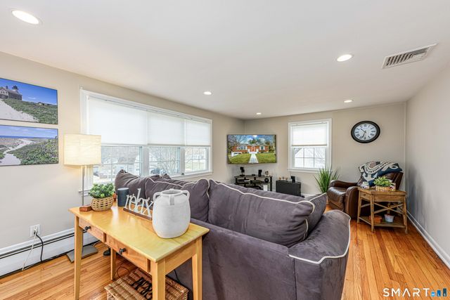 9 2nd Avenue, Old Saybrook, CT 06475