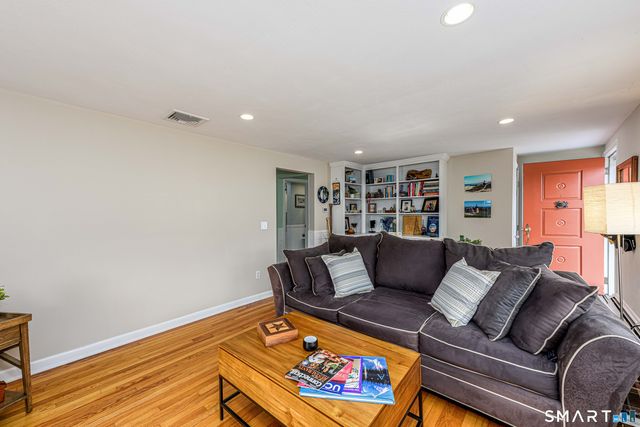 9 2nd Avenue, Old Saybrook, CT 06475