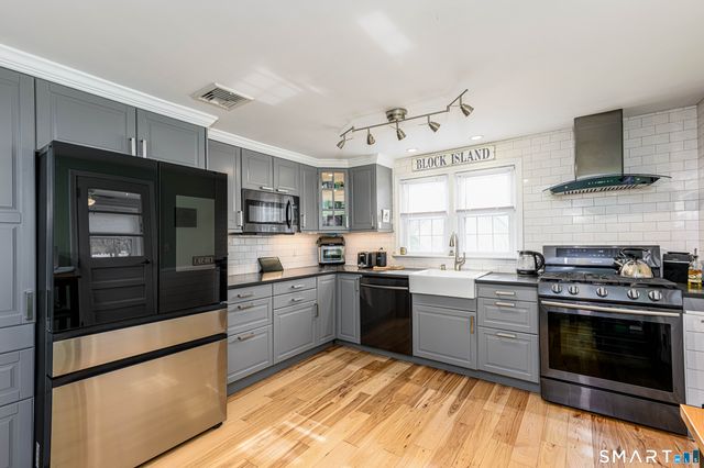 9 2nd Avenue, Old Saybrook, CT 06475