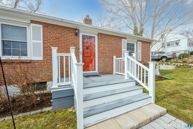 9 2nd Avenue, Old Saybrook, CT 06475