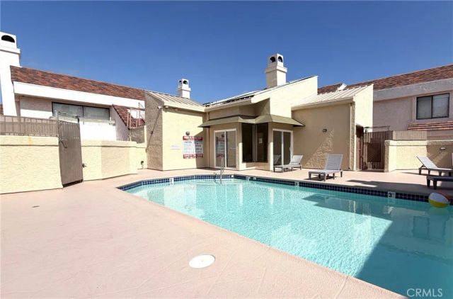 9906 Owensmouth 12, Chatsworth, CA 91311
