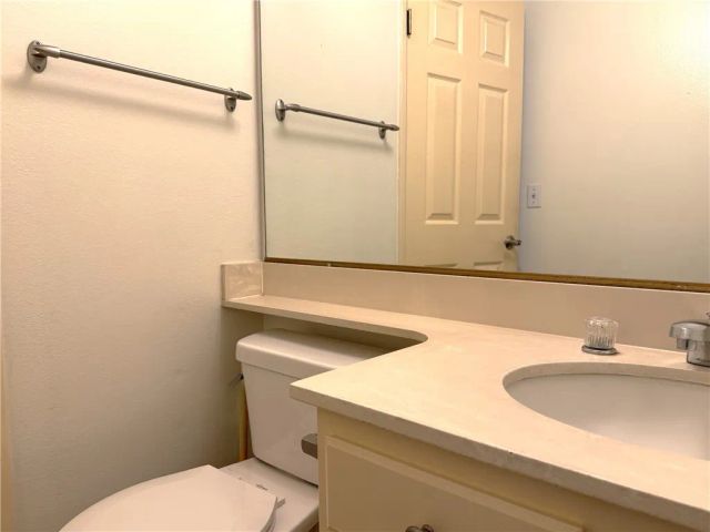 9906 Owensmouth 12, Chatsworth, CA 91311