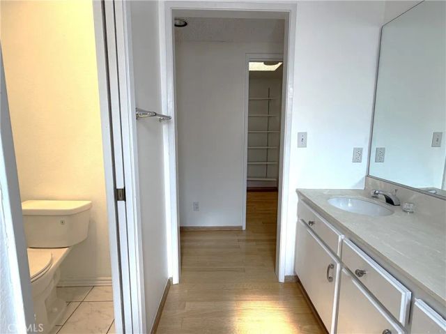 9906 Owensmouth 12, Chatsworth, CA 91311
