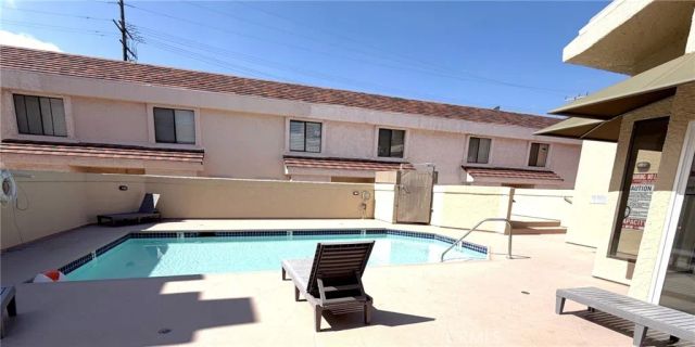 9906 Owensmouth 12, Chatsworth, CA 91311