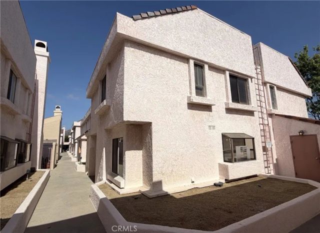 9906 Owensmouth 12, Chatsworth, CA 91311