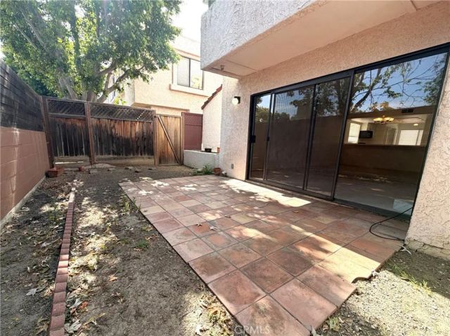 9906 Owensmouth 12, Chatsworth, CA 91311