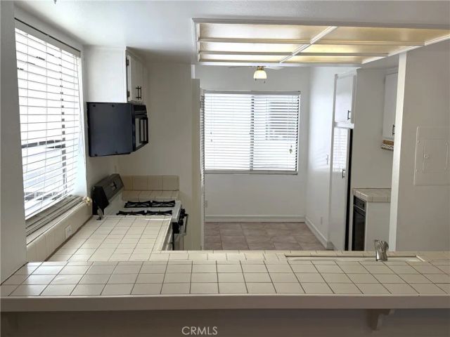 9906 Owensmouth 12, Chatsworth, CA 91311