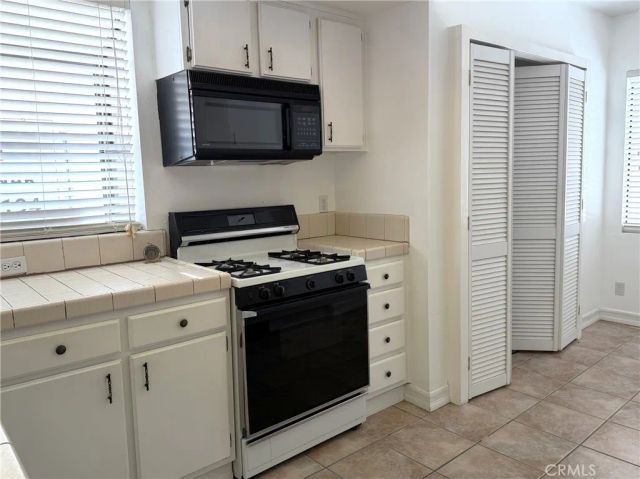 9906 Owensmouth 12, Chatsworth, CA 91311