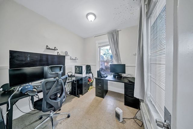 28 Richards St, Worcester, MA 01603