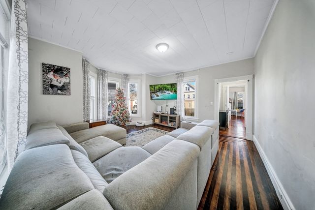 28 Richards St, Worcester, MA 01603