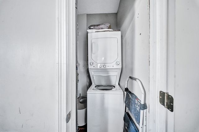 28 Richards St, Worcester, MA 01603