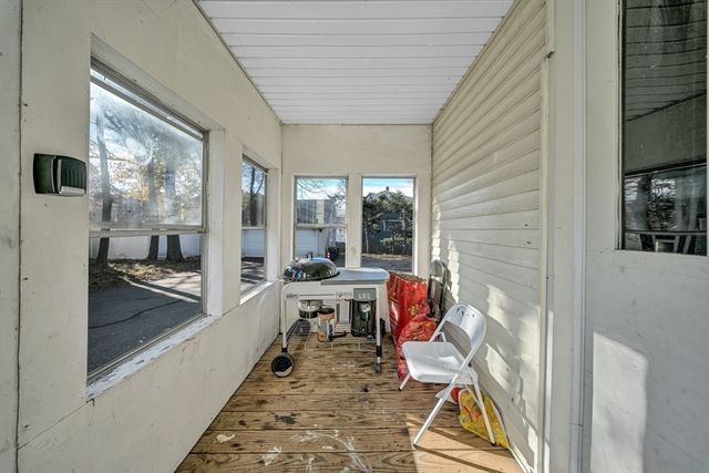 28 Richards St, Worcester, MA 01603