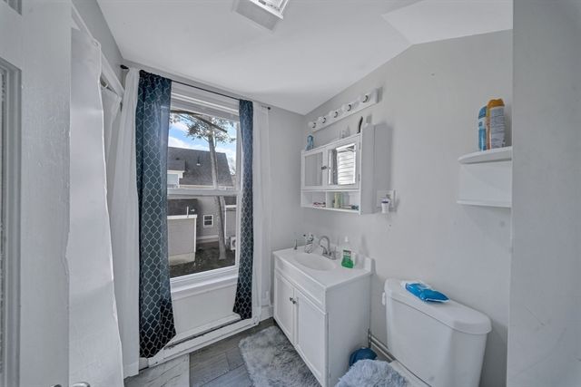 28 Richards St, Worcester, MA 01603