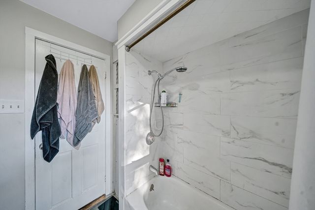 28 Richards St, Worcester, MA 01603