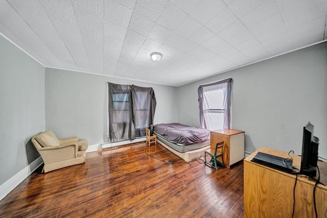 28 Richards St, Worcester, MA 01603