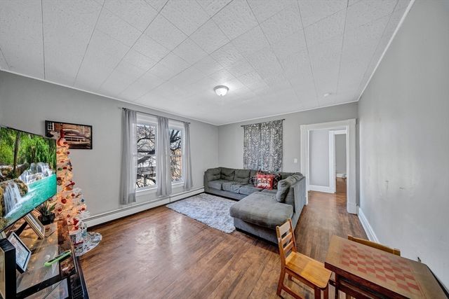 28 Richards St, Worcester, MA 01603