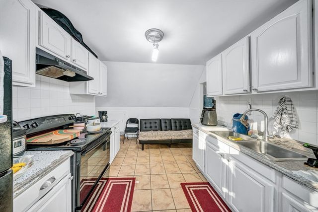 28 Richards St, Worcester, MA 01603