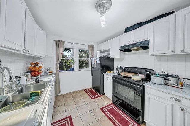 28 Richards St, Worcester, MA 01603