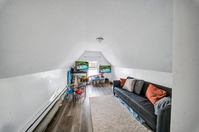 28 Richards St, Worcester, MA 01603