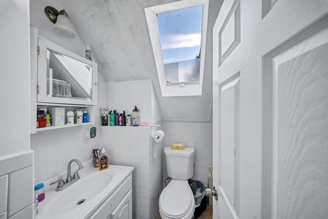 28 Richards St, Worcester, MA 01603