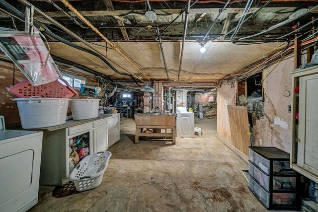 28 Richards St, Worcester, MA 01603