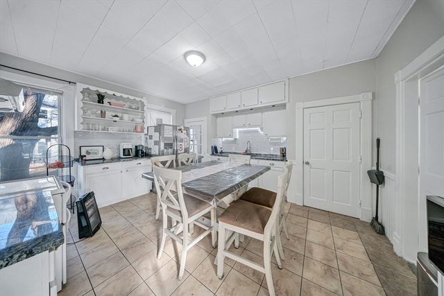 28 Richards St, Worcester, MA 01603