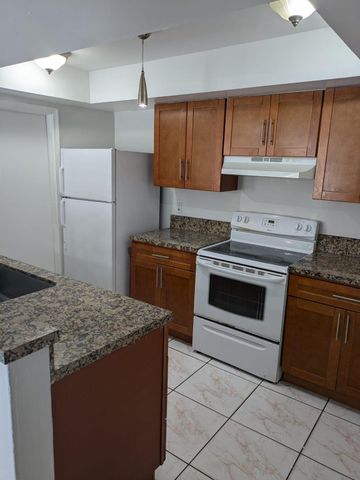 6532 Harbour Rd, North Lauderdale, FL 33068